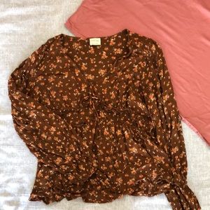 Cute, loose fitting, cinch waist shirt